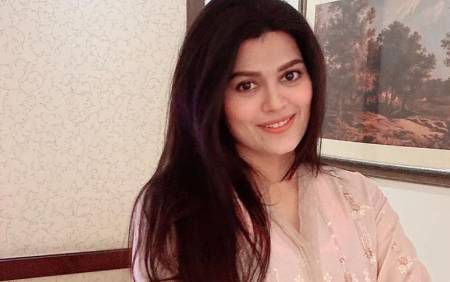 Model and Actress Sophia Mirza turns out to be a scammers